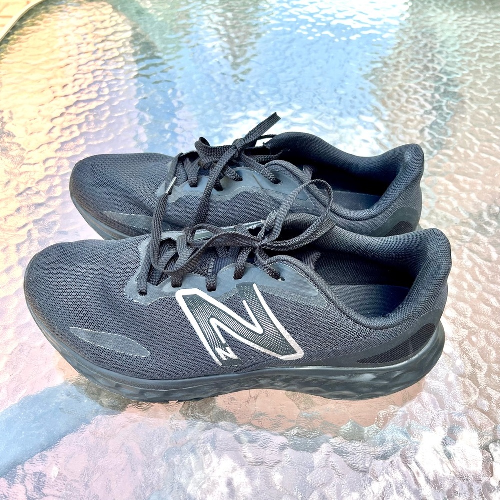 New Balance Men's Black Athletic Shoes Size 9 1/2 - Picture 4 of 9